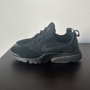 Women’s black Nike sneakers size 9.5